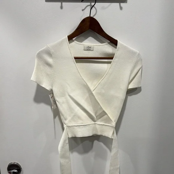 Wilfred
All Tied Up Sweater - Picture 7 of 9